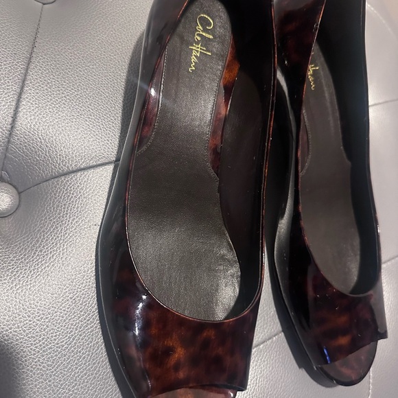 EUC Cole Haan Tortoise Patent Peep Toe Wedge 11 M - Picture 7 of 8
